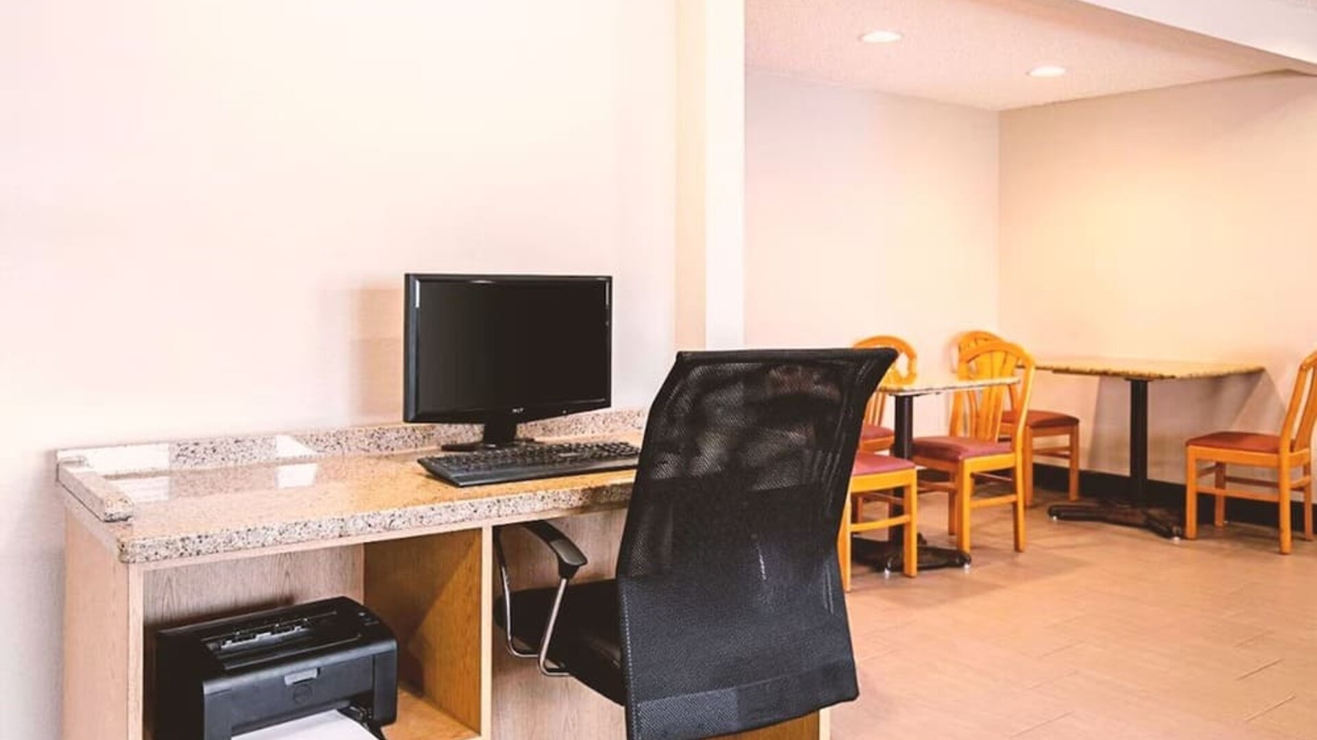 Business center with computer, printer and ergonomic chair at Hotel Inn Milwaukee.