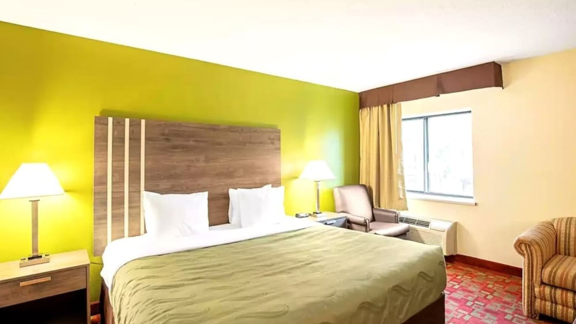 King room with sofa and work desk at Hotel Inn Milwaukee.