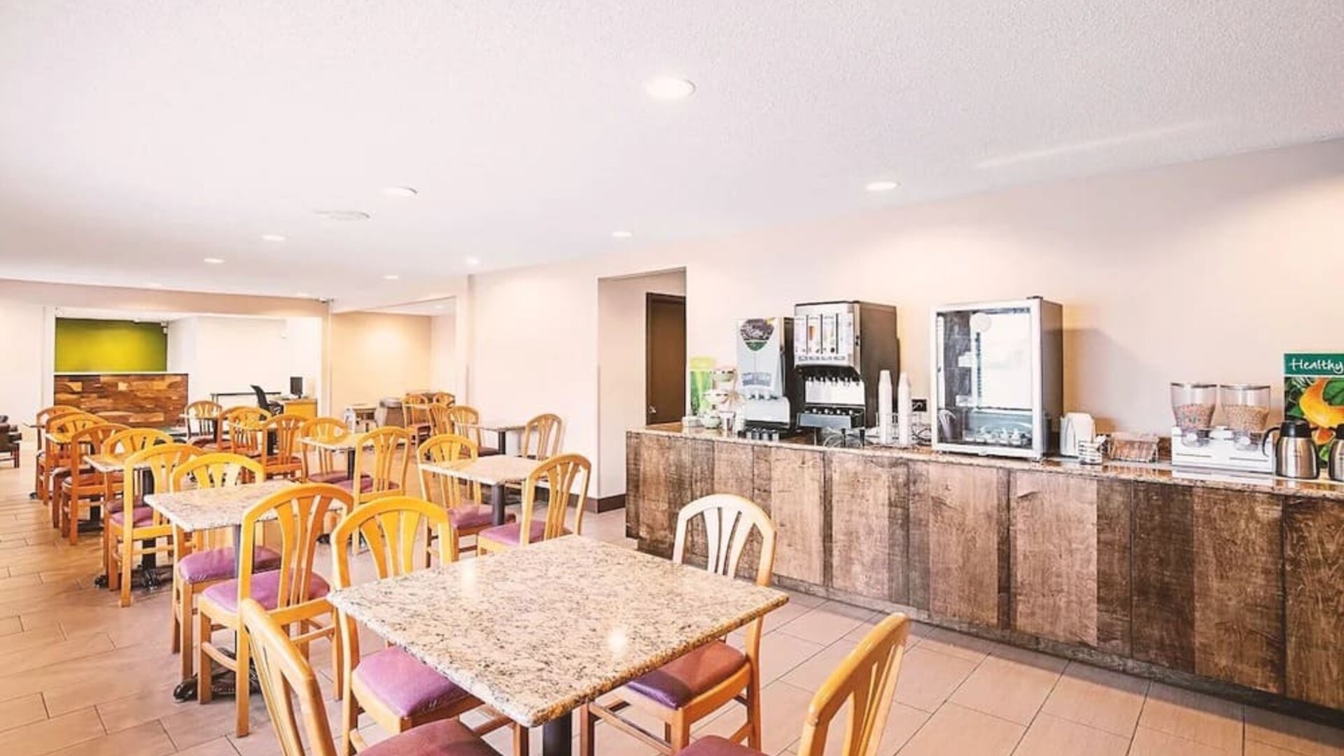 Dining area at Hotel Inn Milwaukee.
