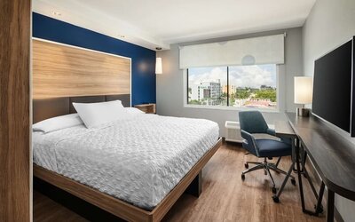 King room at Tru By Hilton Ft. Lauderdale Airport.