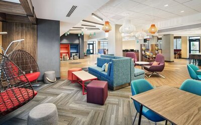 Coworking lounge at Tru By Hilton Ft. Lauderdale Airport.