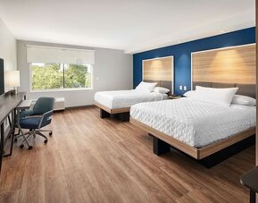 Queen beds at Tru By Hilton Ft. Lauderdale Airport.