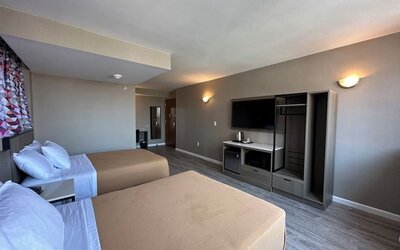 Day use twin room at Regal Inn & Suites New York. 