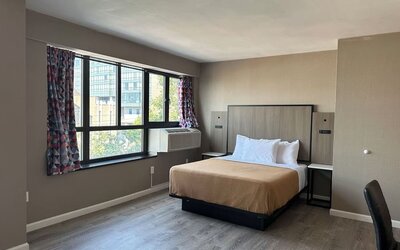 Day use room at Regal Inn & Suites New York.