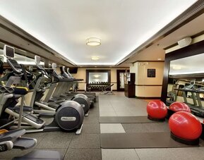 Well equipped fitness center at Hilton Orrington/Evanston.