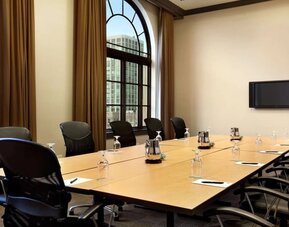 Professional meeting room at Hilton Orrington/Evanston.