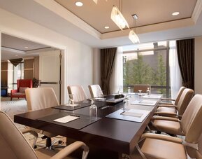 Professional meeting room at Hilton Orrington/Evanston.
