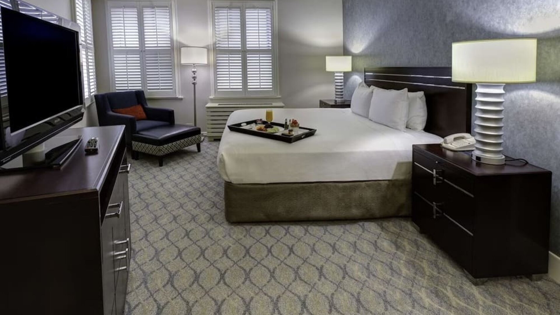 Bright and spacious day use room with work desk and sofa at Hilton Orrington/Evanston.