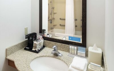 Private guest bathroom with combined shower and tub at Hampton Inn & Suites Clovis-Airport North.