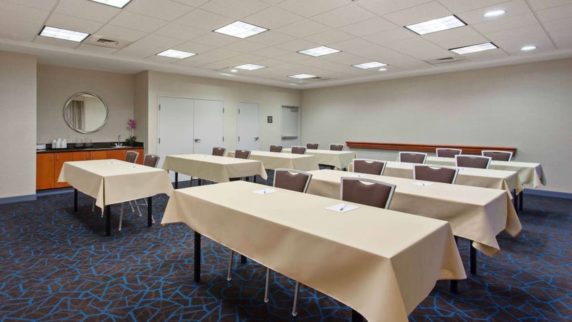 Professional meeting room at Hampton Inn & Suites Clovis-Airport North.
