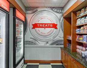 Convenience store at Hampton Inn & Suites Clovis-Airport North.