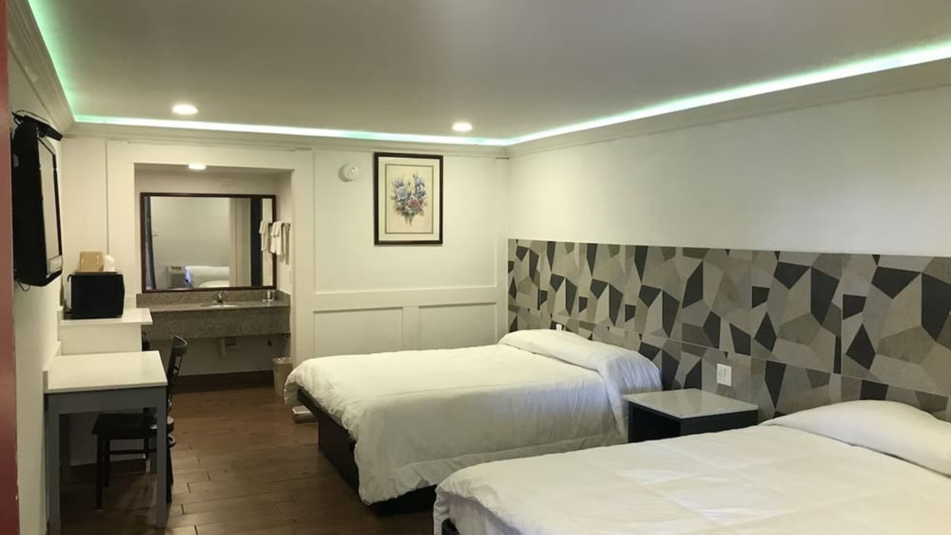 Queen beds at Star Inn Hotel Sea World.