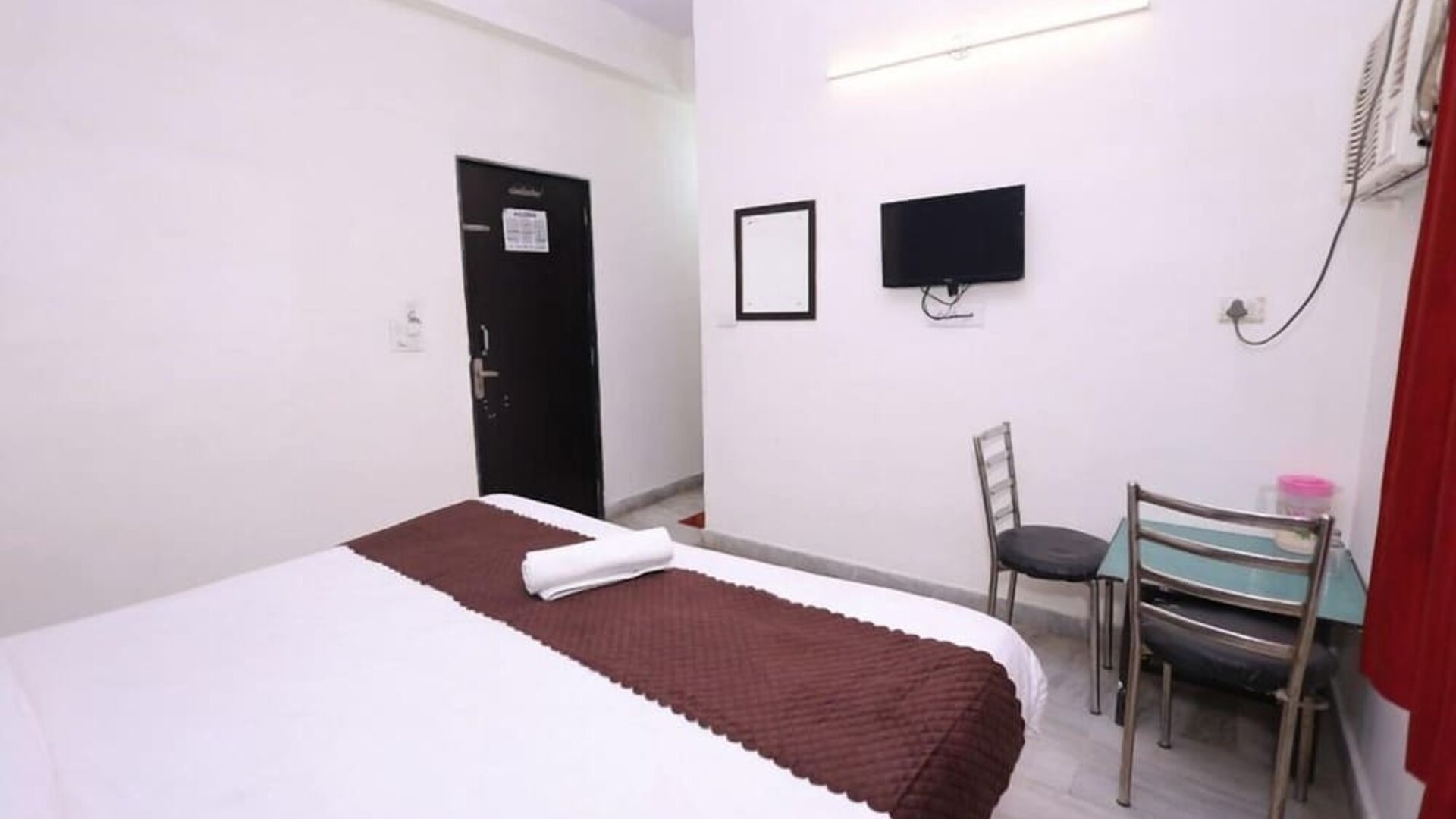 King room at Hotel NoVo Agra.