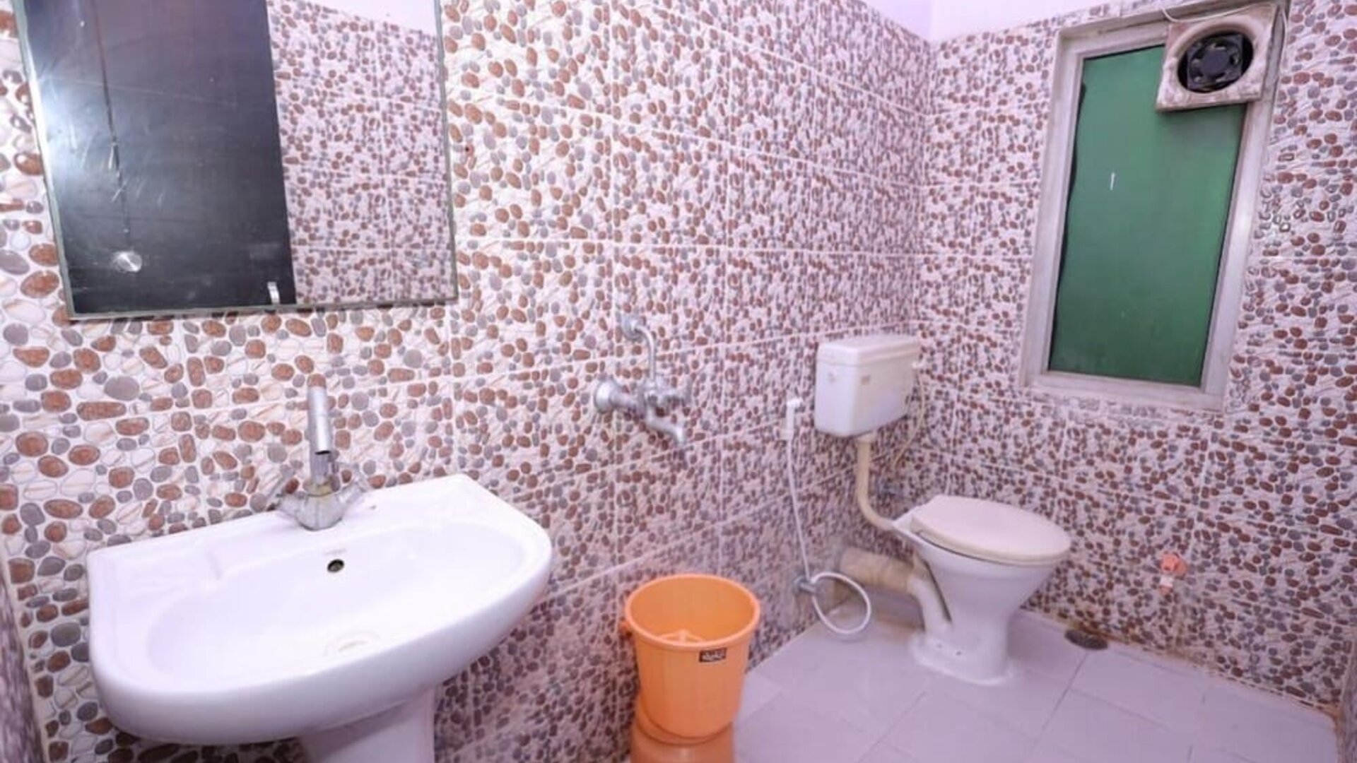 Guest bathroom at Hotel NoVo Agra.
