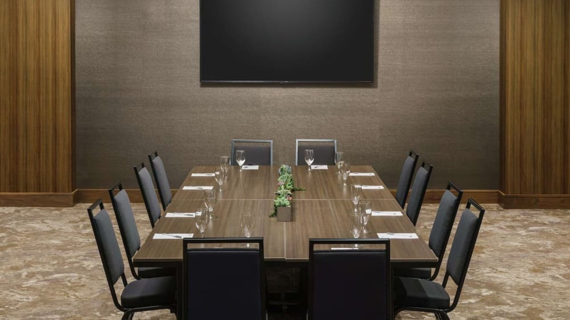 Professional meeting room at Hilton Garden Inn Sunnyvale.