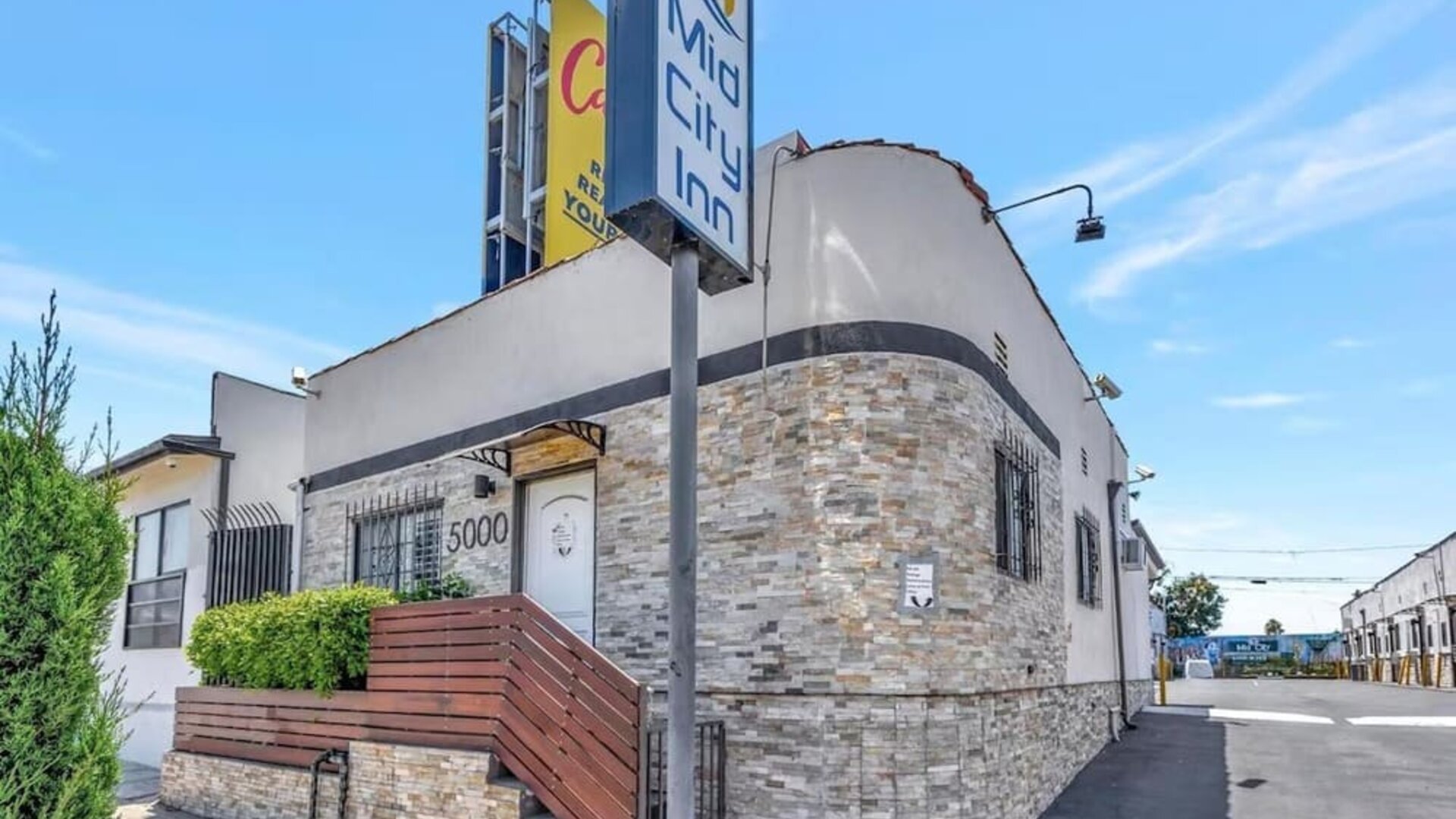 Property exterior at Mid City Inn - Los Angeles.