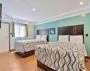 Queen beds at Mid City Inn - Los Angeles.