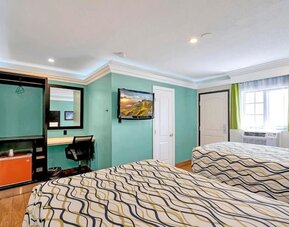 Queen room with mini-fridge at Mid City Inn - Los Angeles.