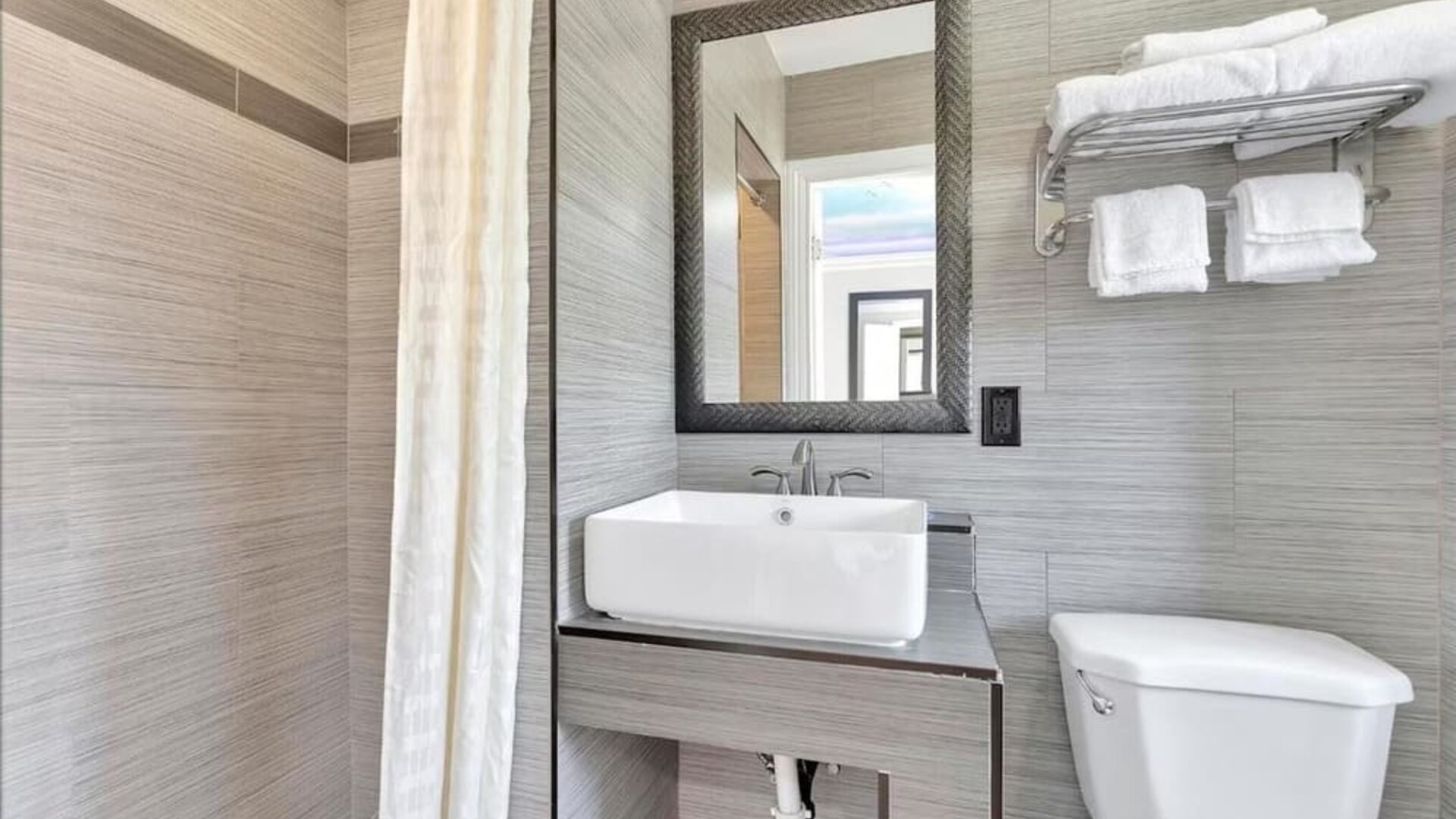 Private bathroom with shower at Mid City Inn - Los Angeles.