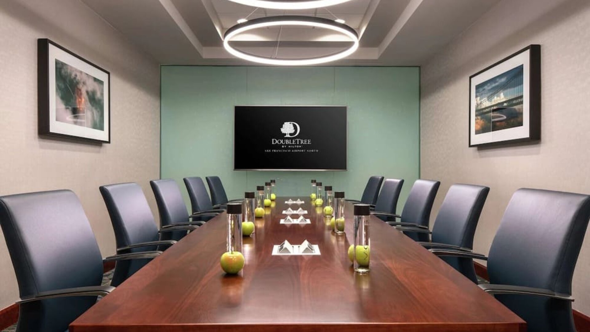 Professional meeting room at DoubleTree By Hilton San Francisco Airport North Bayfront.