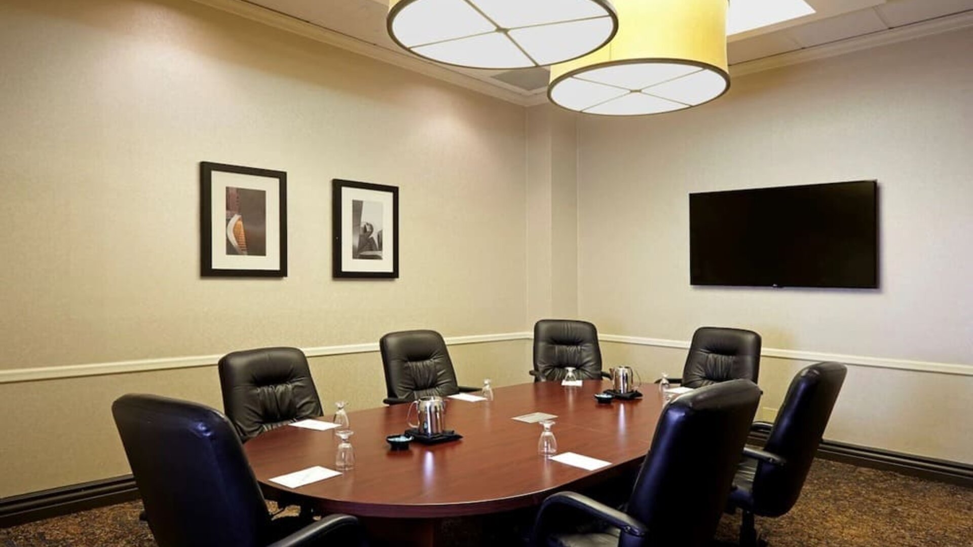 Professional meeting room at Embassy Suites By Hilton Los Angeles-Intl Airport North.