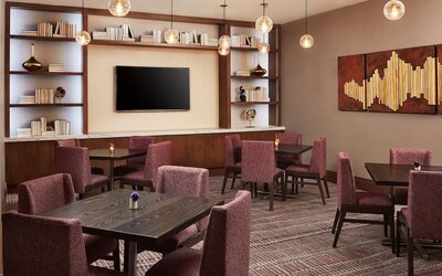 Dining room at Crowne Plaza Dallas Market Ctr - Love Field.