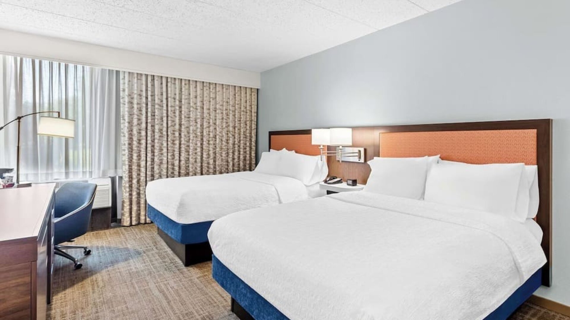 Day use twin room with work desk at Hampton Inn Chicago/Naperville.