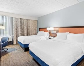 Day use twin room with work desk at Hampton Inn Chicago/Naperville.