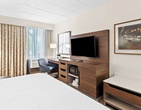 Day use room's workspace at Hampton Inn Chicago/Naperville.