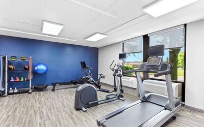Well equipped fitness center at Hampton Inn Chicago/Naperville.