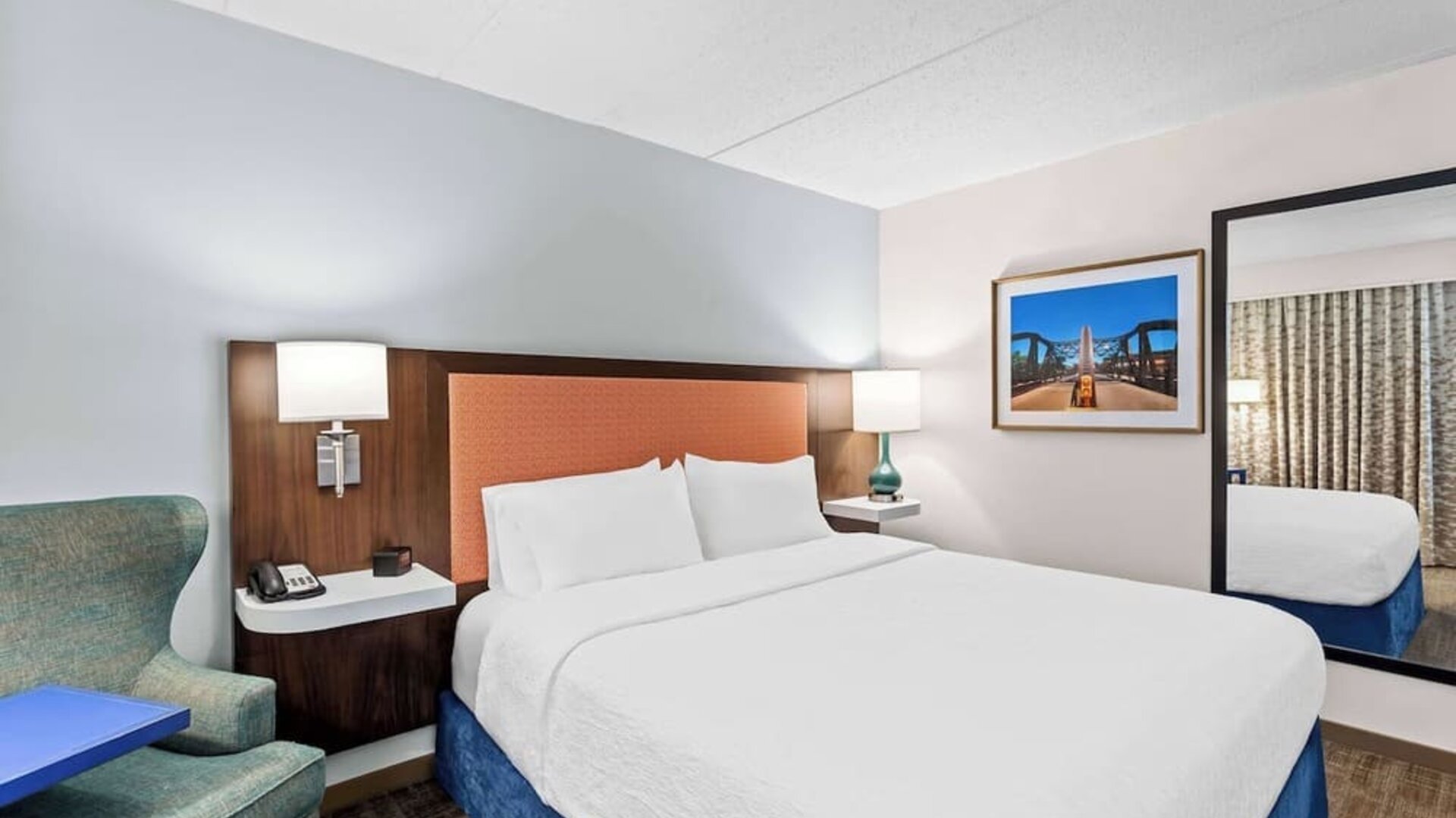 Day use room at Hampton Inn Chicago/Naperville.