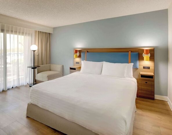 King bed at Sonesta Select Scottsdale At Mayo Clinic Campus.