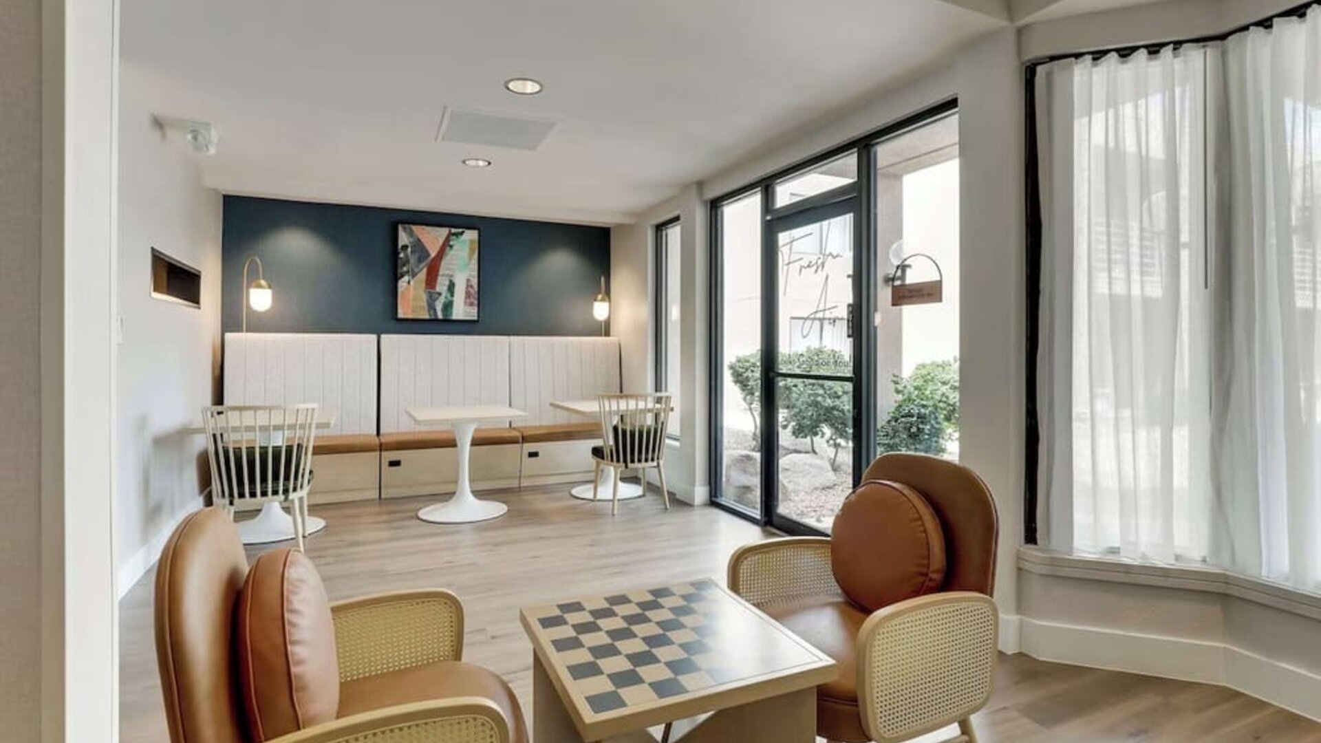 Seating area at Sonesta Select Scottsdale At Mayo Clinic Campus.