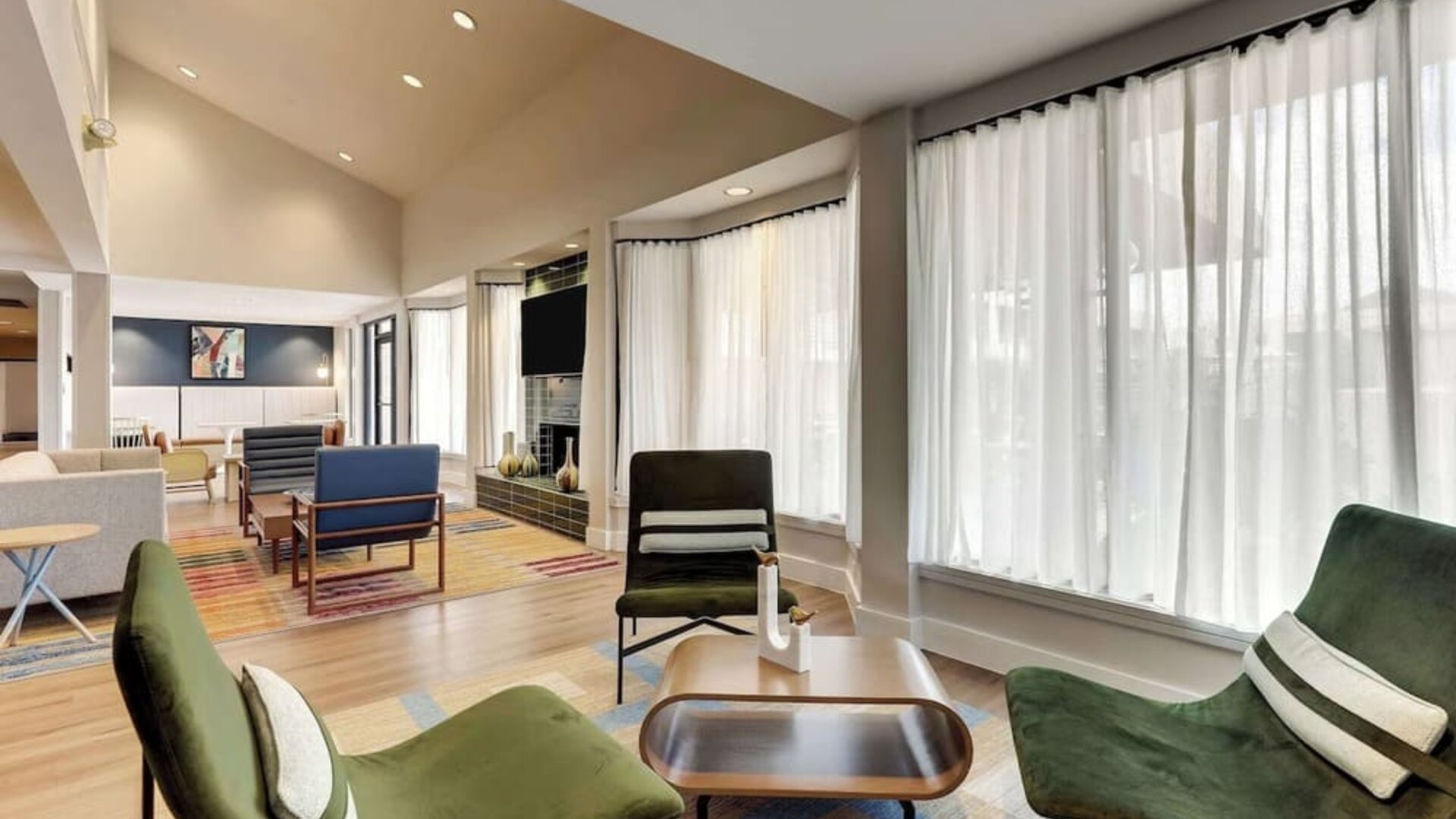 Lounge area at Sonesta Select Scottsdale At Mayo Clinic Campus.