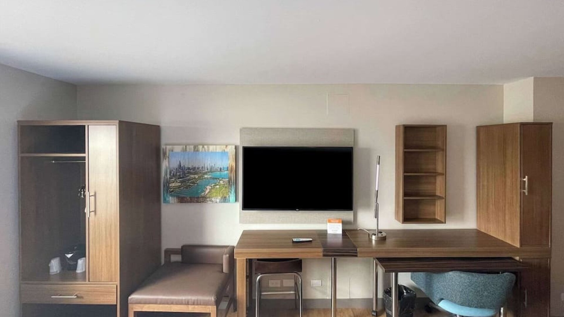 Day rooms with work station ideal for working remotely at MainStay Suites Oak Brook Terrace - Chicago.