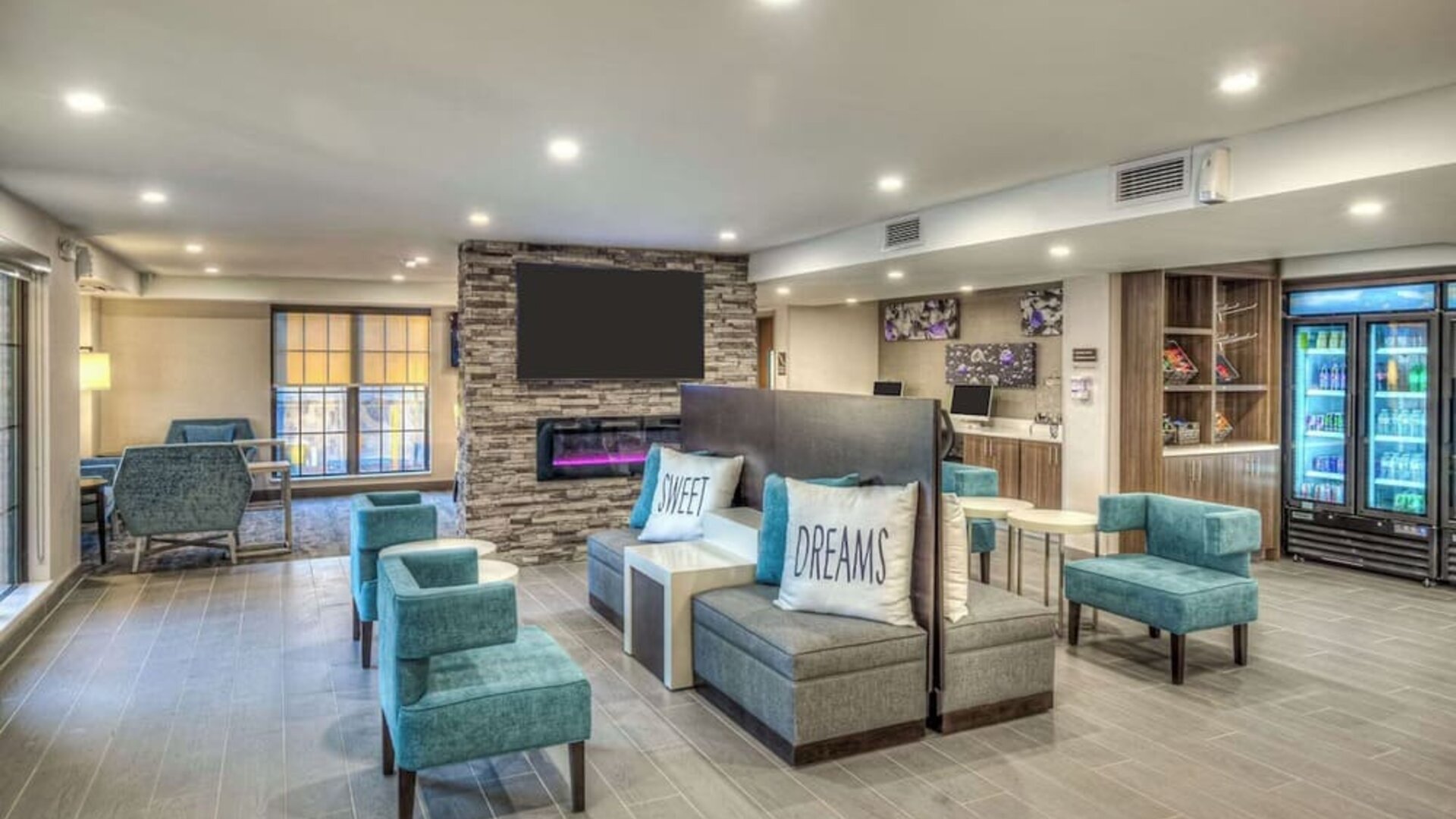 Lobby lounge at Sleep Inn Oakbrook Terrace.