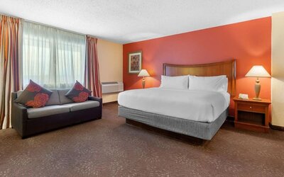 Bright and spacious day use room at Holiday Inn Express Chicago - Downers Grove.