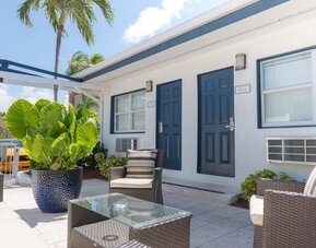 Outdoor seating at Hollywood Beach Suites, A South Beach Group Hotel.