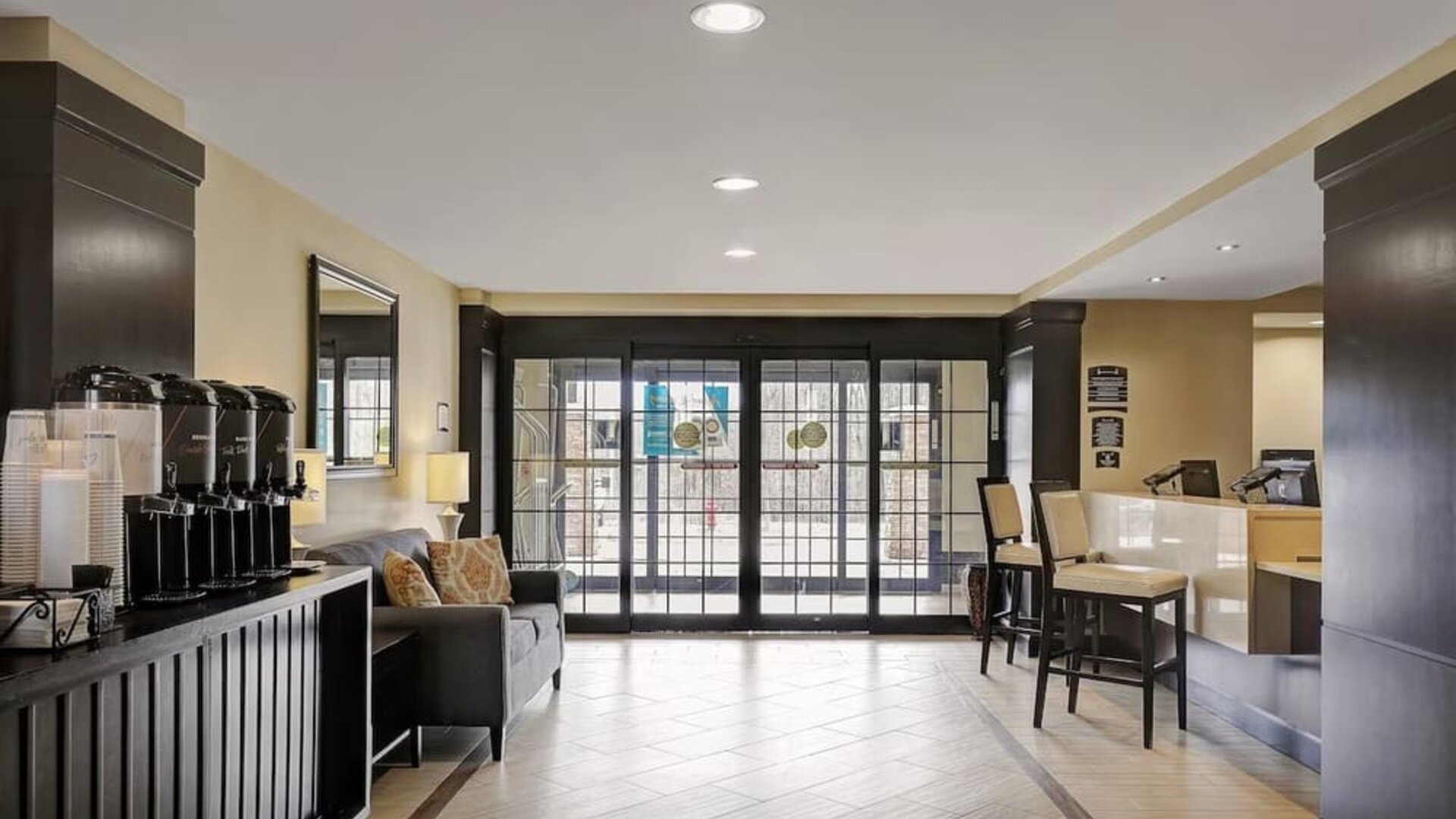Lobby seating and coffee area at Staybridge Suites Washington D.C.- Greenbelt.