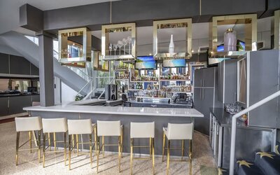 On-site bar at Catalina Hotel & Beach Club.