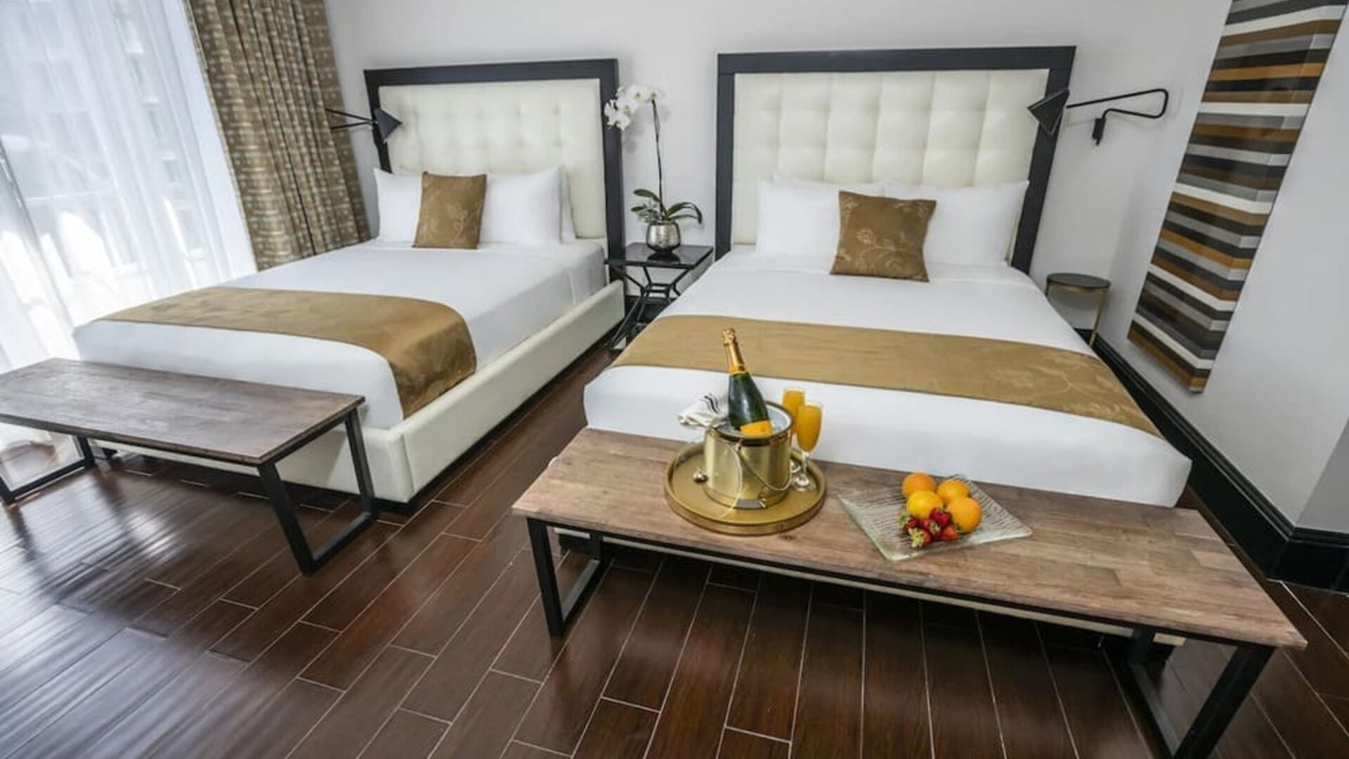 Day use twin room at Hotel Croydon.