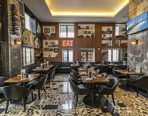 On-site restaurant at Hotel Croydon.