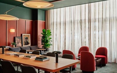 Professional meeting room at Romer Hell's Kitchen.