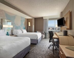 Day use twin room with work desk at Sonesta Emeryville Oakland.