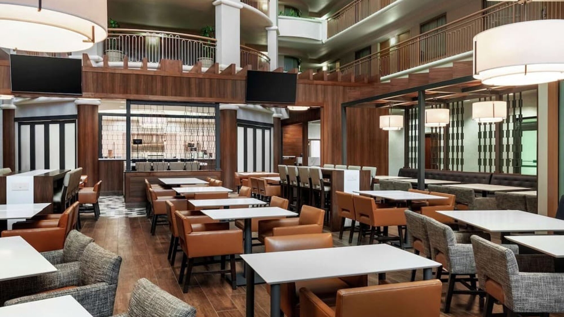 Dining area at Embassy Suites By Hilton Convention Center Las Vegas.
