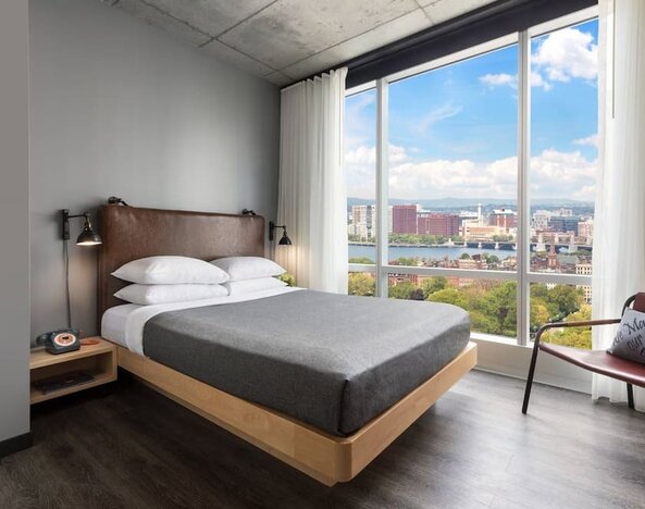 Day use room with natural light at Moxy Boston Downtown.
