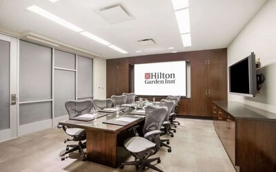 Professional meeting room at Hilton Garden Inn New York/West 35th Street.
