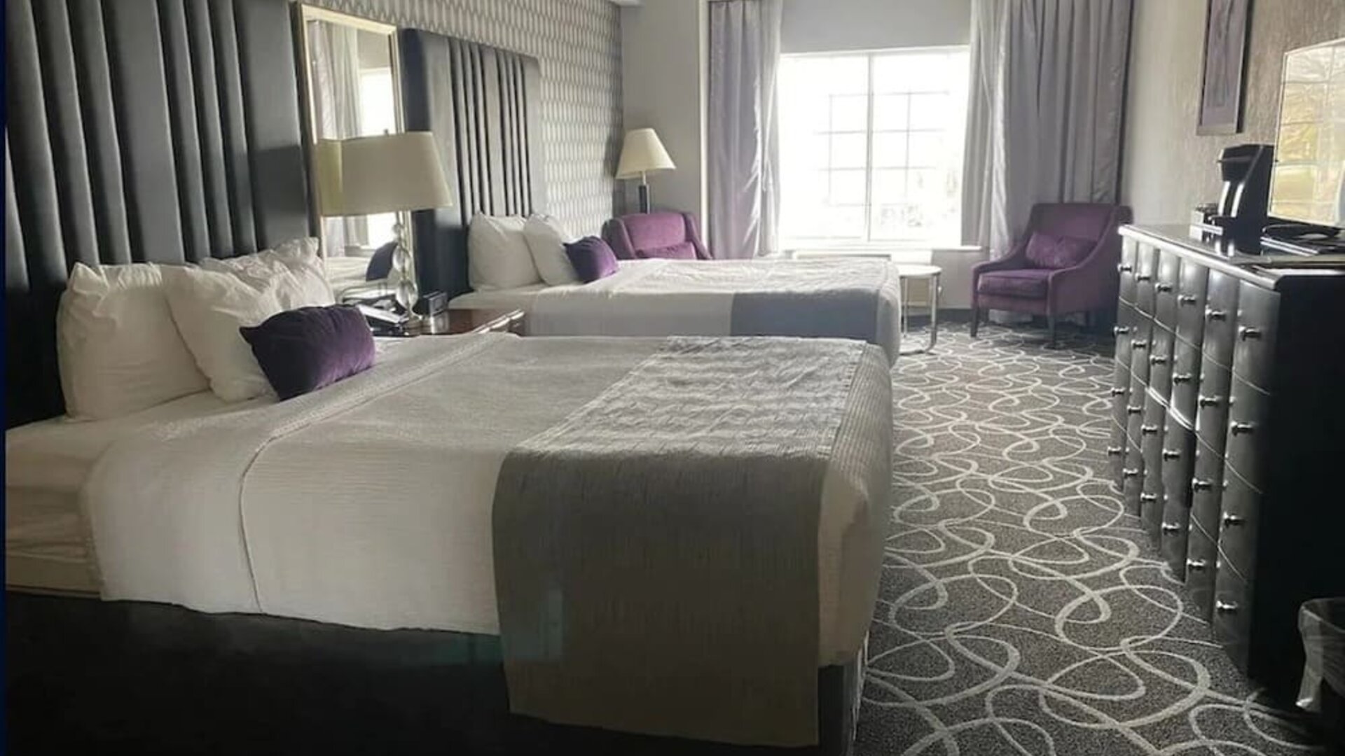 Day use twin room with lounge seating at Park Manor Hotel. 