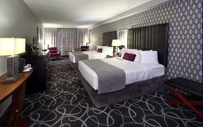 Day use twin room with workspace at Park Manor Hotel.