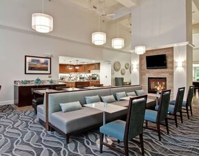 Dining area at Homewood Suites By Hilton Newark-Cranford.